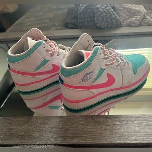 Women’s Jordan 1 mids